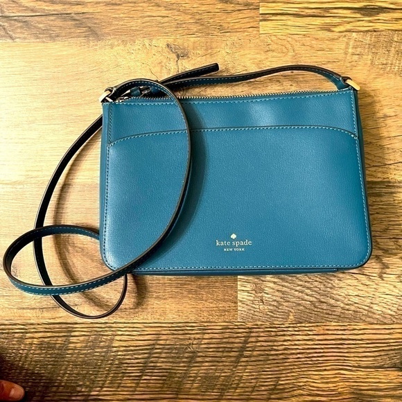 Like new Blue Kate Spade adel medium top zip crossbody